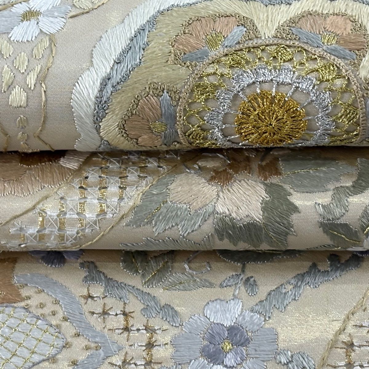 美品】 袋帯 逸品 鈴乃屋 草花 鳥 金銀糸 刺繍 ベージュ 六通 正絹