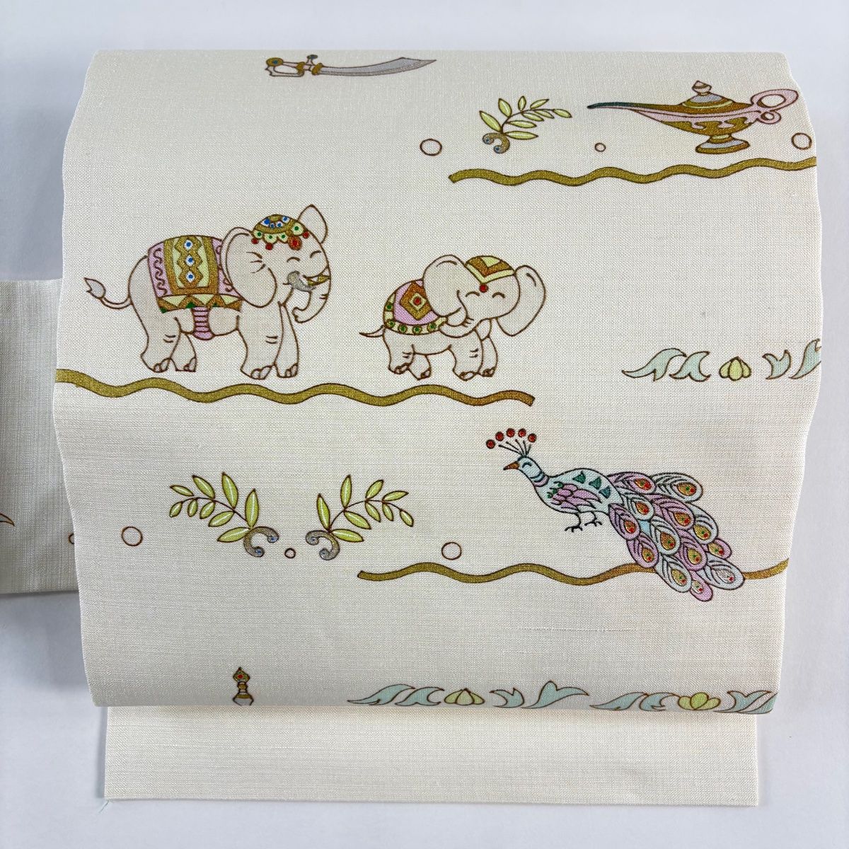 開き名古屋帯 逸品 紬地 象 孔雀 金銀彩 クリーム 正絹 【中古