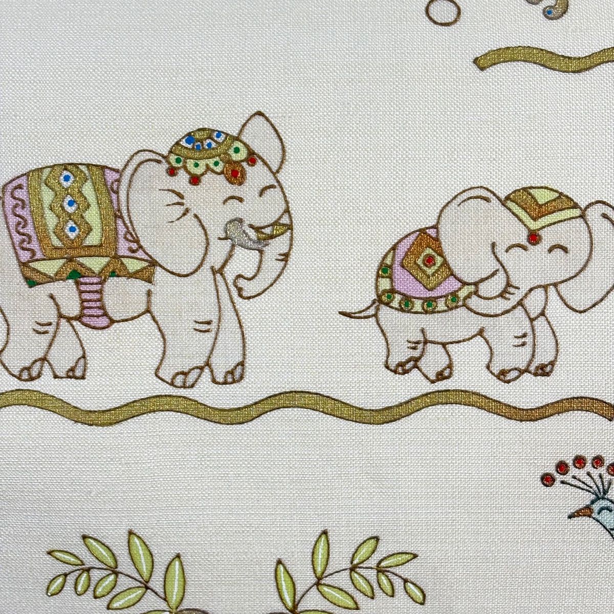 開き名古屋帯 逸品 紬地 象 孔雀 金銀彩 クリーム 正絹 【中古