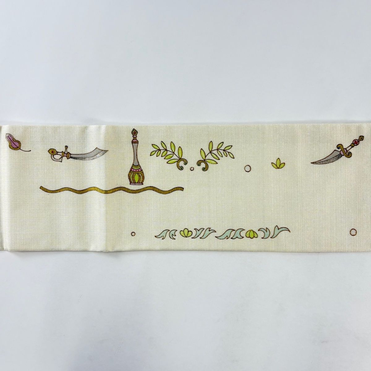 開き名古屋帯 逸品 紬地 象 孔雀 金銀彩 クリーム 正絹 【中古