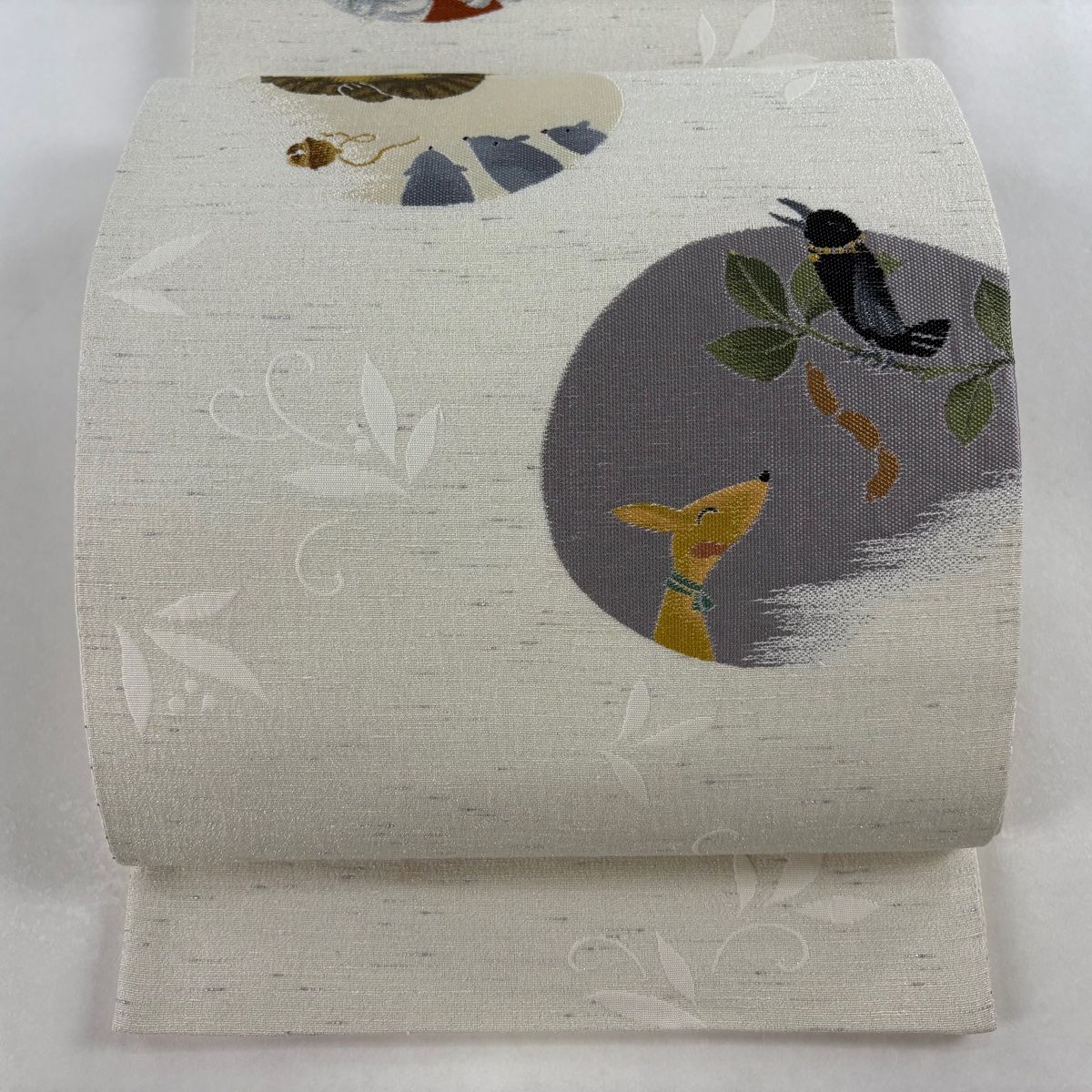 袋帯 美品 逸品 華文 明綴れ 金糸 灰白 お太鼓柄 正絹 美品】 袋帯 逸品 猫とねずみ うさぎと亀 箔 灰白 お太鼓柄 正絹