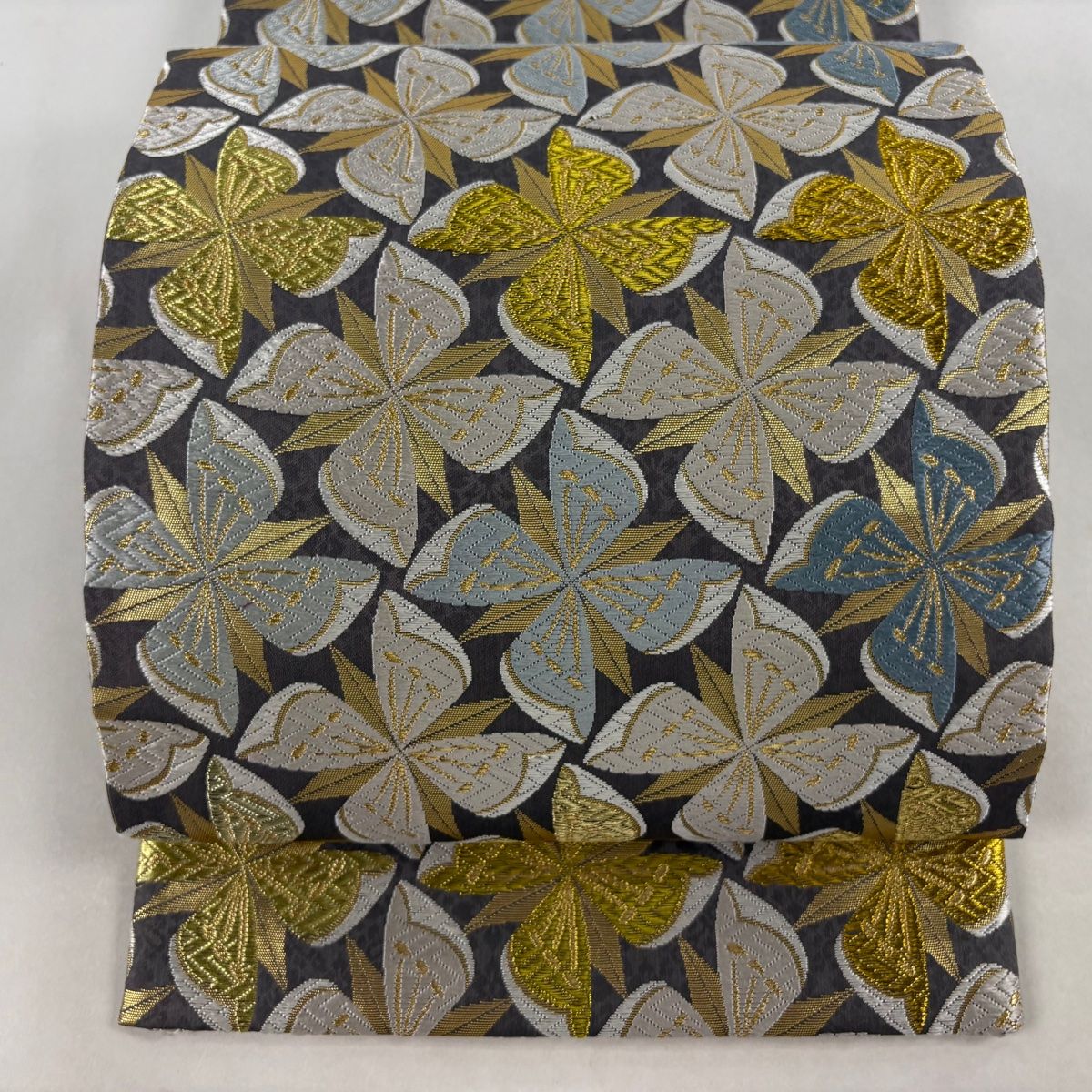 美品】 袋帯 逸品 山口美術織物 落款 花弁風車文 唐織 金糸 灰紫 六通