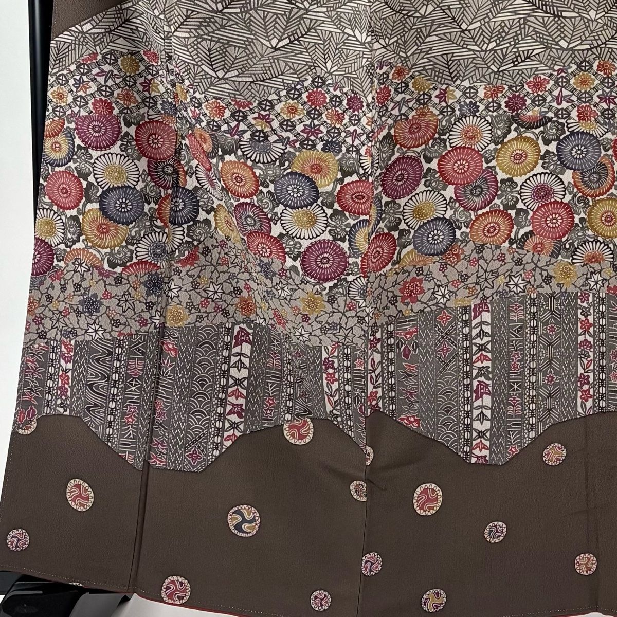 訪問着 身丈162 5 cm 裄丈67 M 袷 五味桂子 落款 菊 丸文 縮緬 焦茶色 正絹