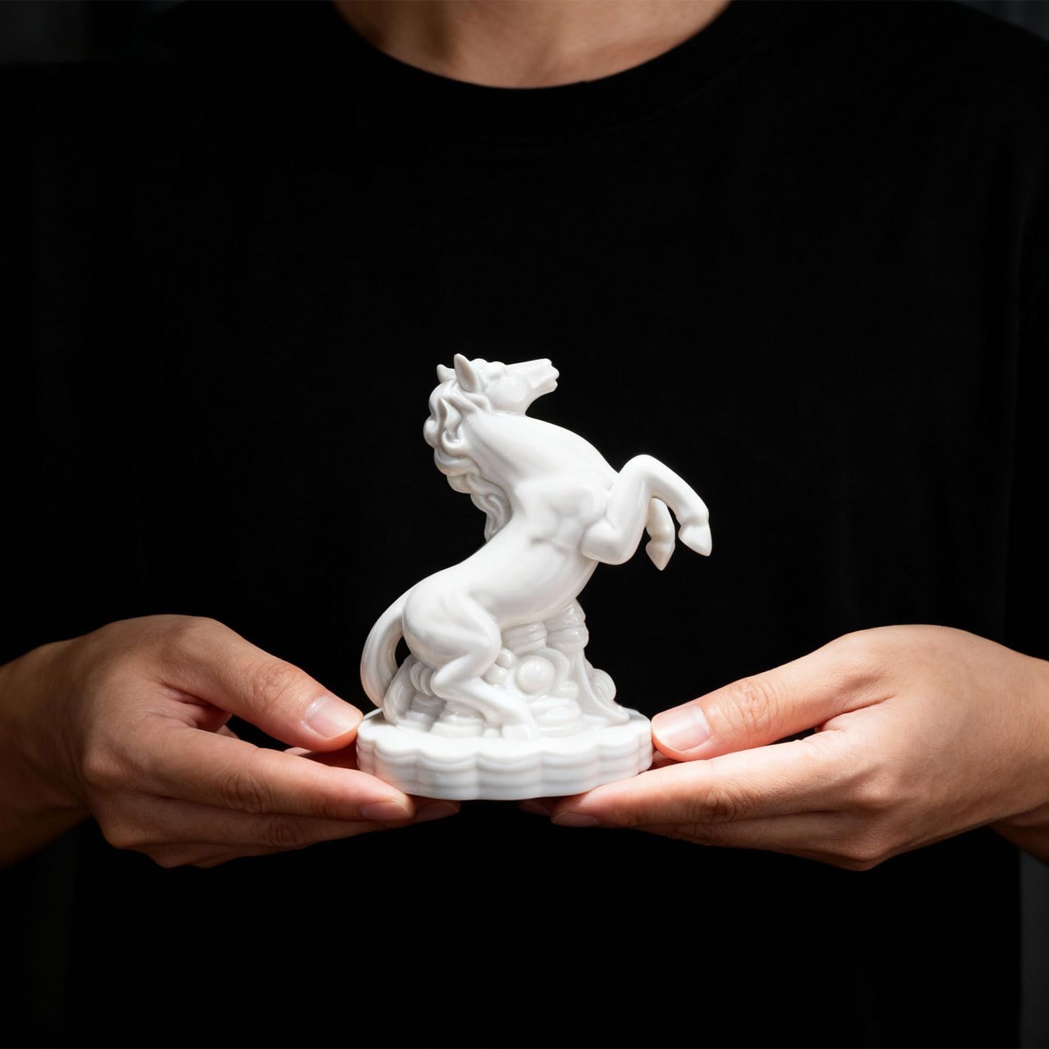 値下げ中：吉徳「縮緬白馬」45年物・アンティーク ★ 玄関に置くと運気上がる! 値下げ中：吉徳「縮緬白馬」45年物・アンティーク ☆ 玄関に置くと運気