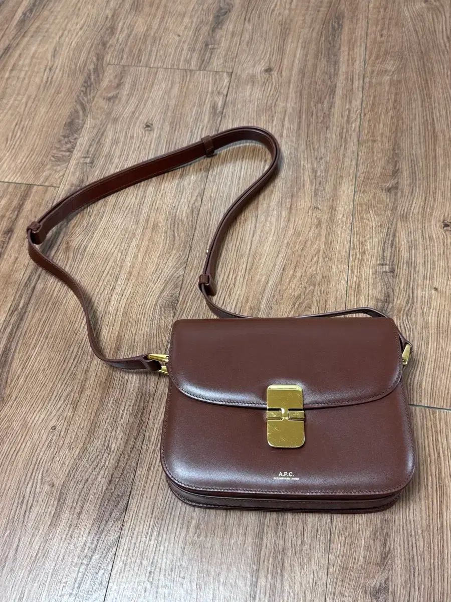 A P C グレーレースバッグ