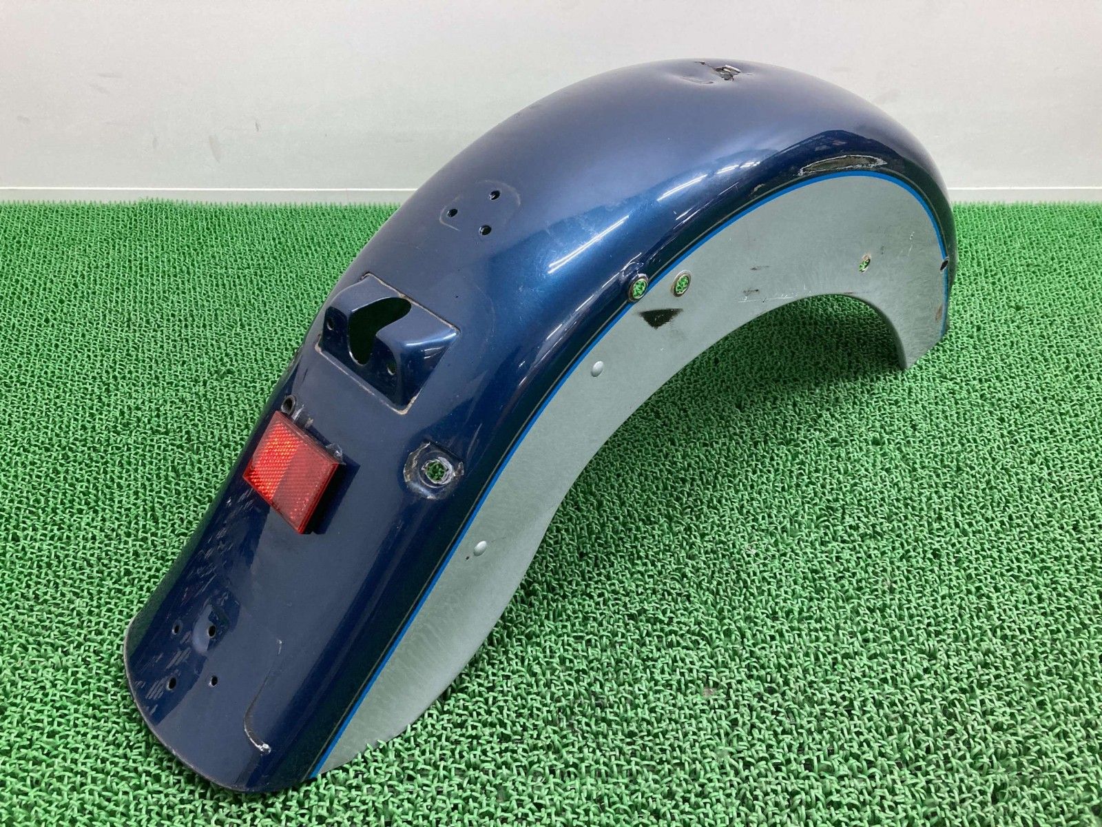 FLSTC1340 リアフェンダー 紺M/銀 ハーレー 純正 中古 ヘリテイジソフテイルクラシック エボ EVO 修復素材に コケキズ無し xV FLSTC1340 リアフェンダー 紺M/銀 ハーレー 純正 中古 ヘリテイジ