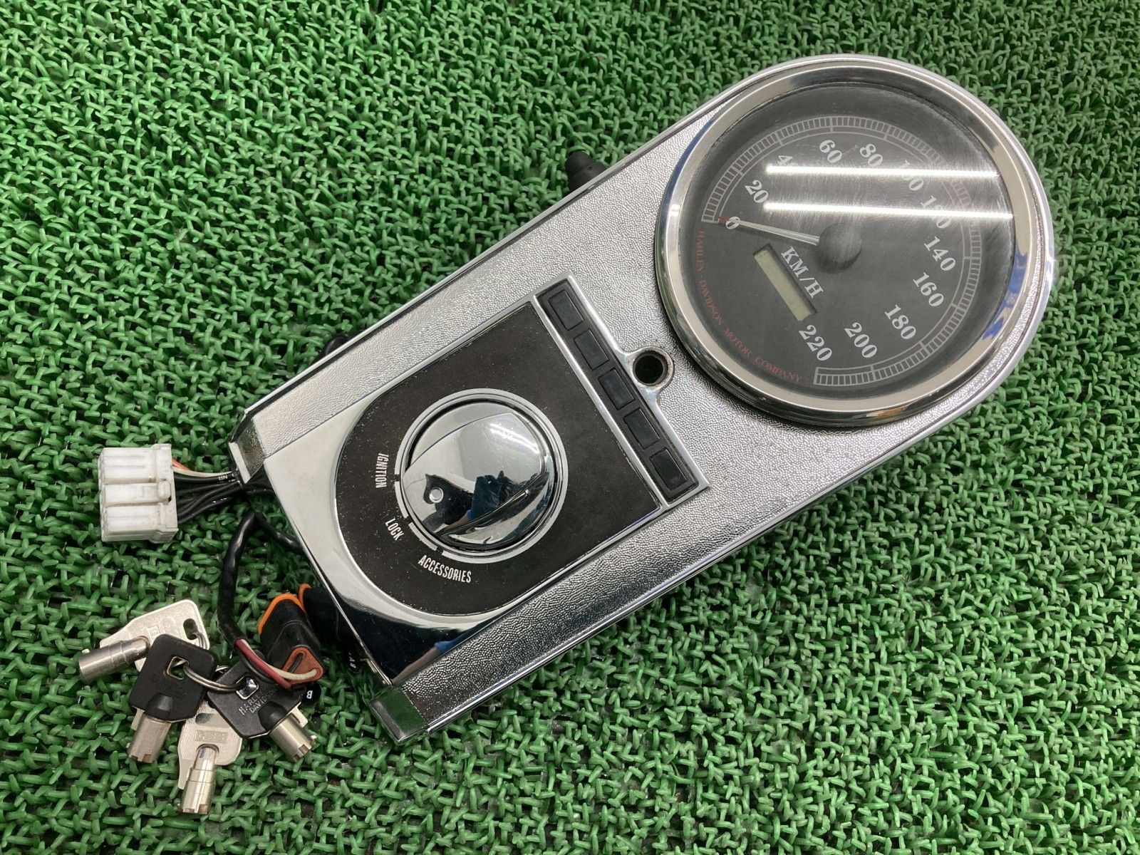 ソフテイル スピードメーター ハーレー バイク 部品 FLSTF FLSTC FLSTS FXST FXSTC 車検 cG