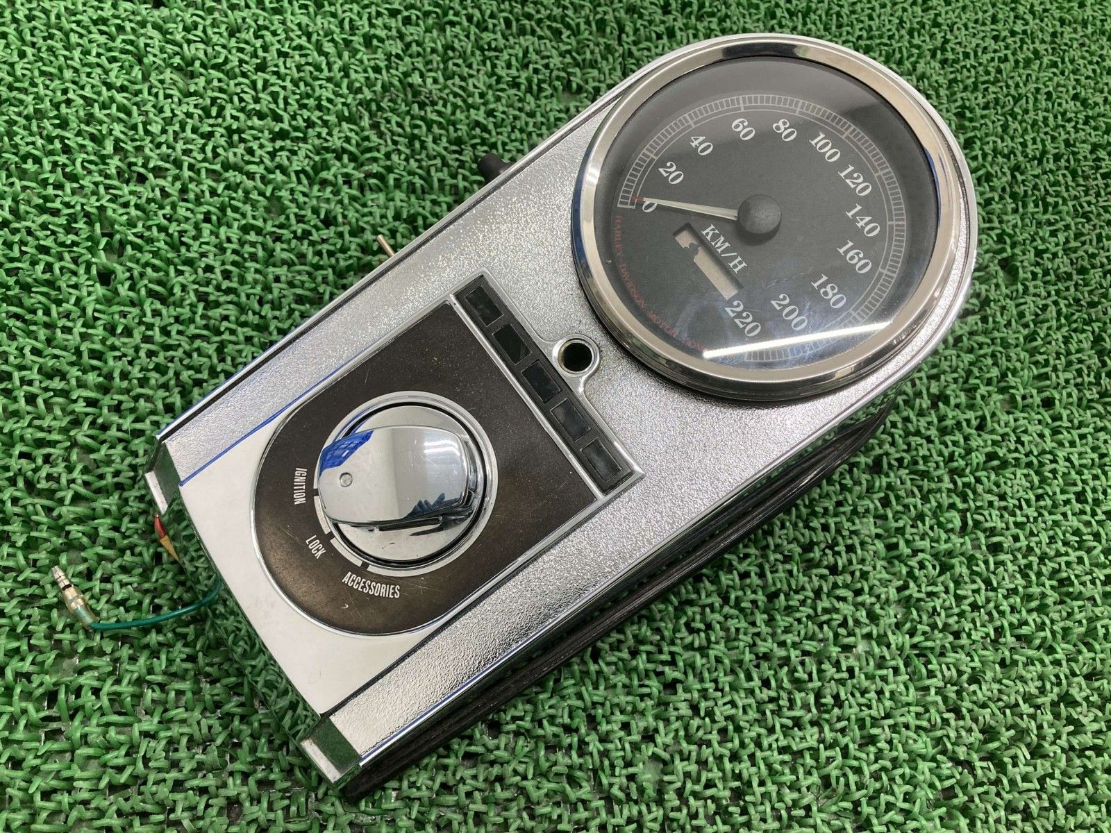 ソフテイル スピードメーター 67275 96 A ハーレー バイク 部品 KM H キー付き メーターカバー 車検 FLSTC sK