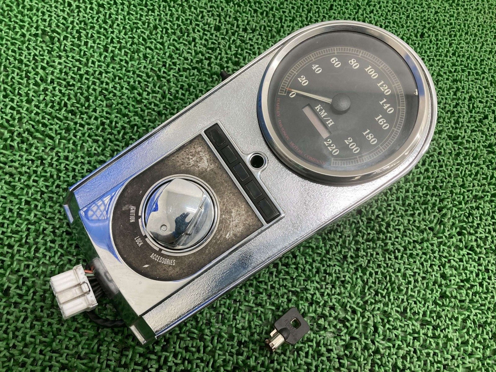 ソフテイル スピードメーター 67275 96 A ハーレー バイク 部品 KM H キー付き メーターカバー 車検 FLSTC lB