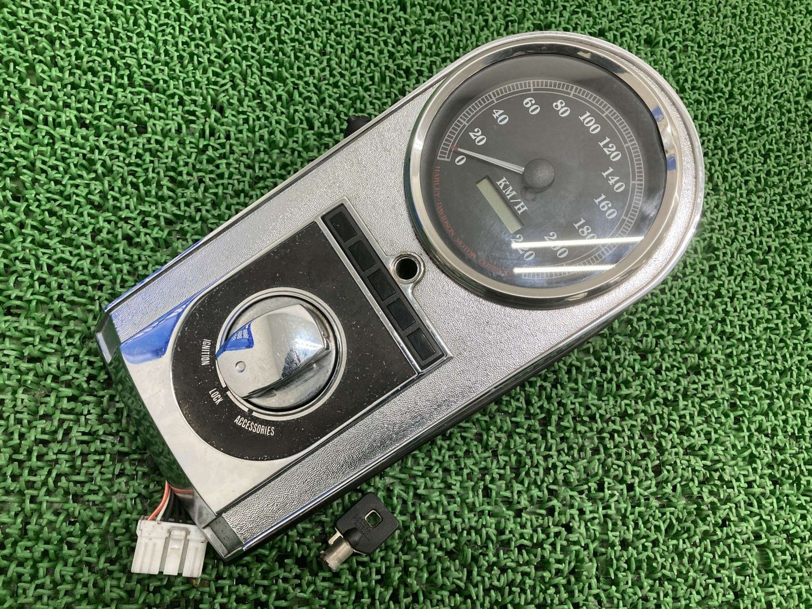 ソフテイル スピードメーター 67275 96 A ハーレー バイク 部品 KM H キー付き メーターカバー 車検 FLSTC Nf