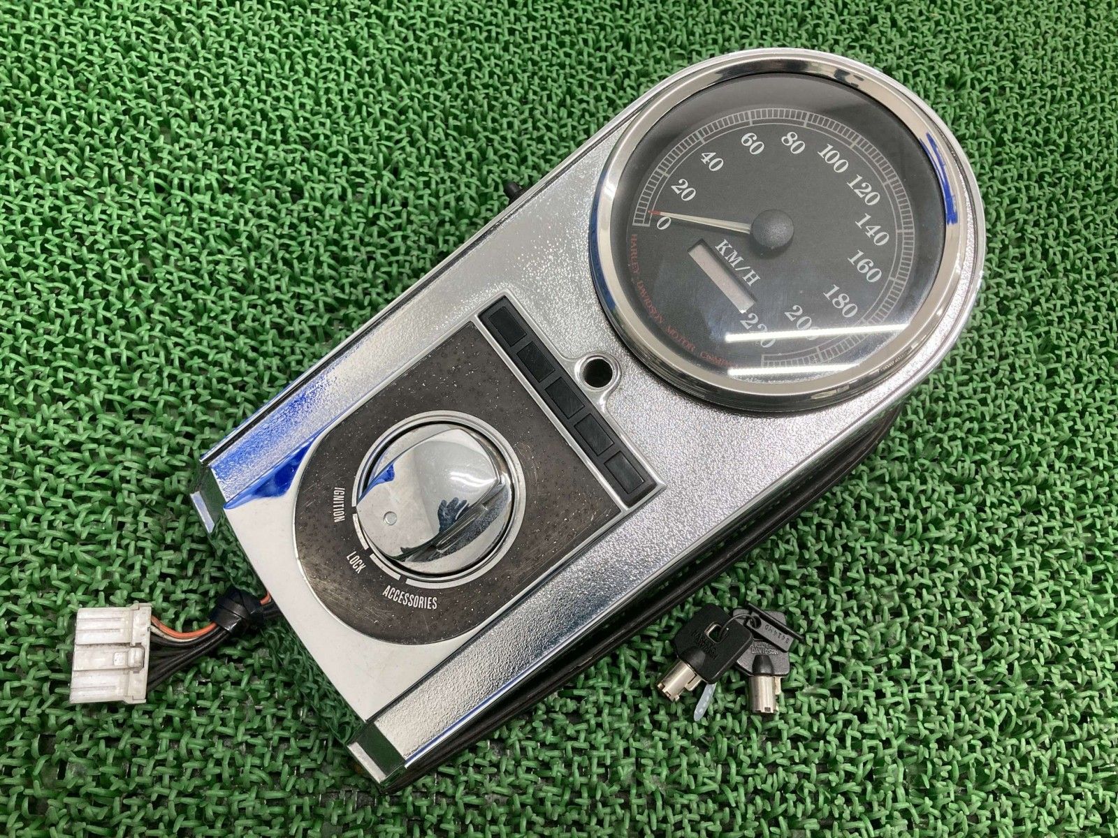 ソフテイル スピードメーター 67275 96 A ハーレー バイク 部品 KM H キー付き メーターカバー 車検 FLSTC Jk