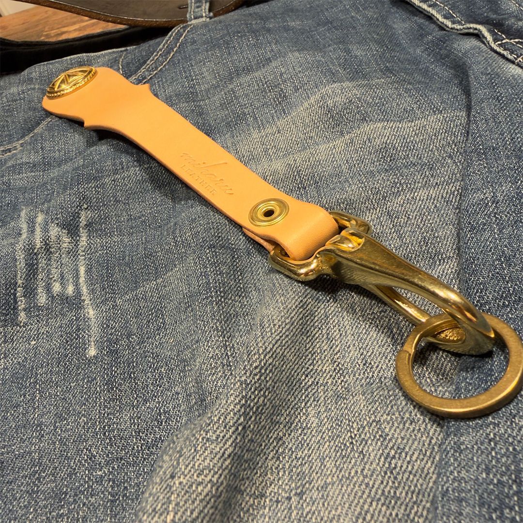  国産ステアハイド ヌメ 使用 真鍮アイアンクロスコンチョのベルトループ BL 01 KNU B キーリング 財布 ケース 小物入れ