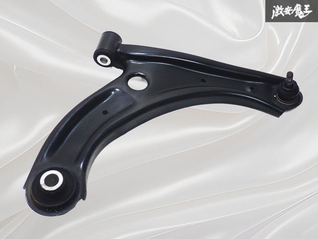 スズキ 純正スイフトスポーツ ZC33S 右 フロント ロアアーム 45202