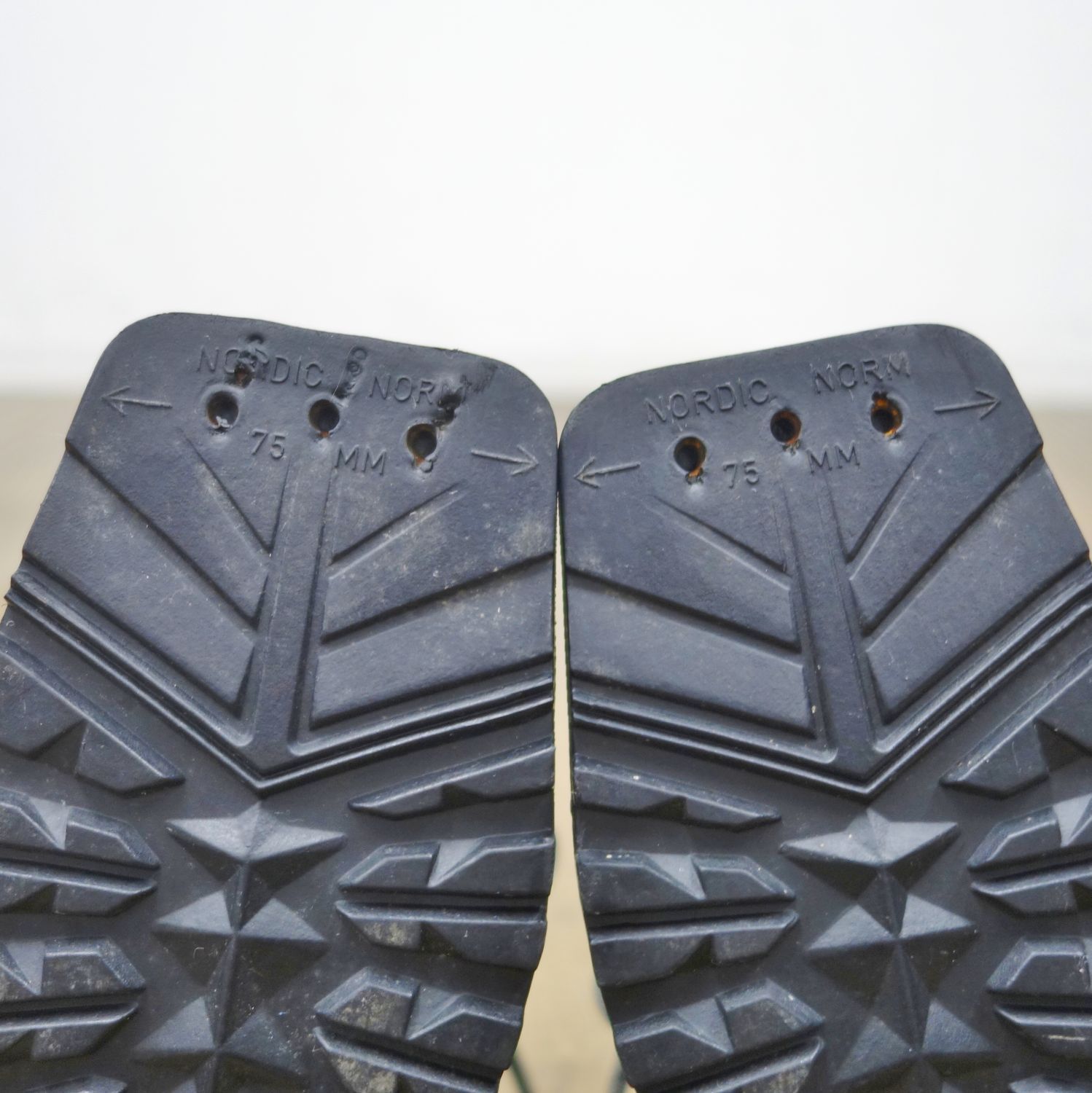 ガルモント GARMONT VENTURE テレマーク スキー ブーツ ベンチャー ヴェンチャー 75mm 3 pin UK 6.5 USA 7 EUR 40 25 cm