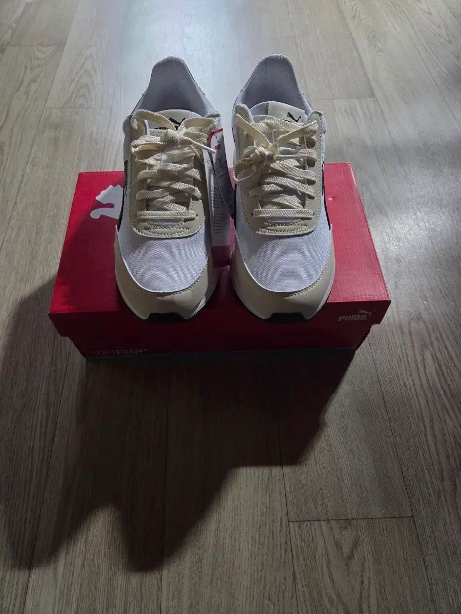 新品 PUMA プーマ 靴