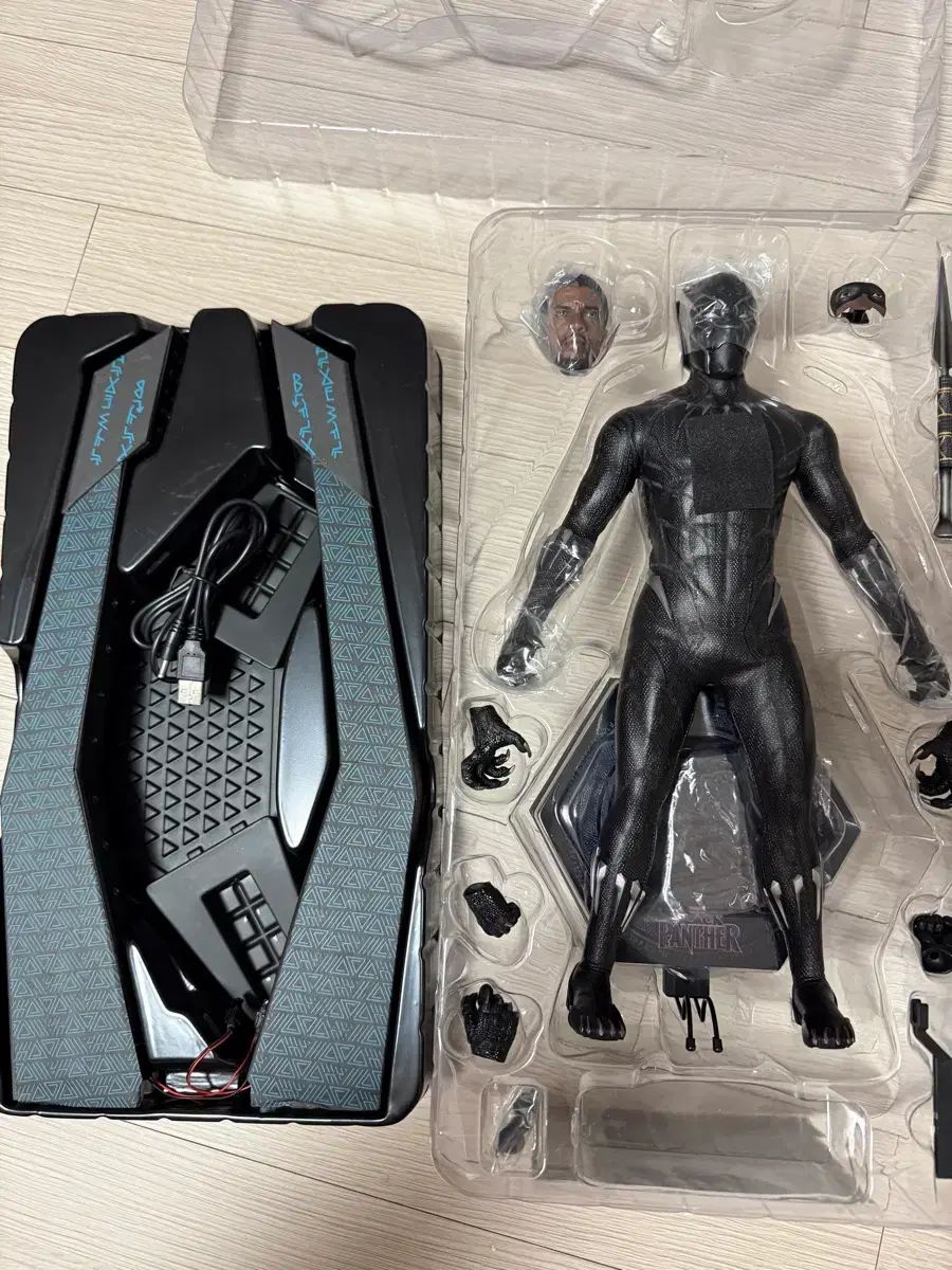 ５本セット記念品 ホットトイズ ブラックパンサーシビルウォー1/6フィギュア 今日だけ