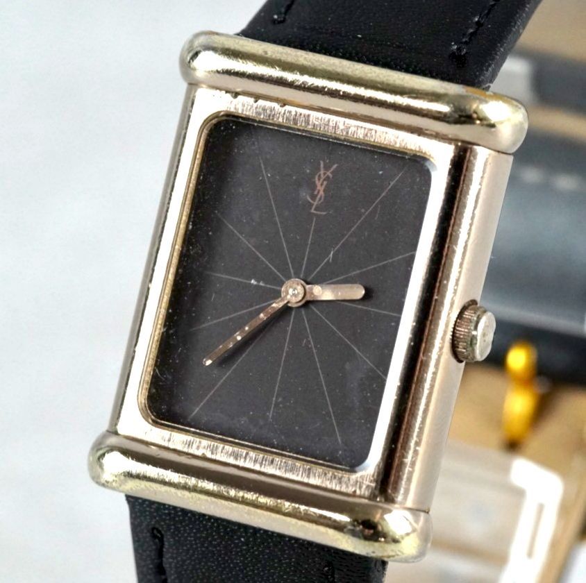美品ヴィンテージ Yves Saint Laurent 腕時計 レクタンギュラー 希少 Yves Saint Laurent イヴサンローラン YSL ロゴ ブラック文字盤