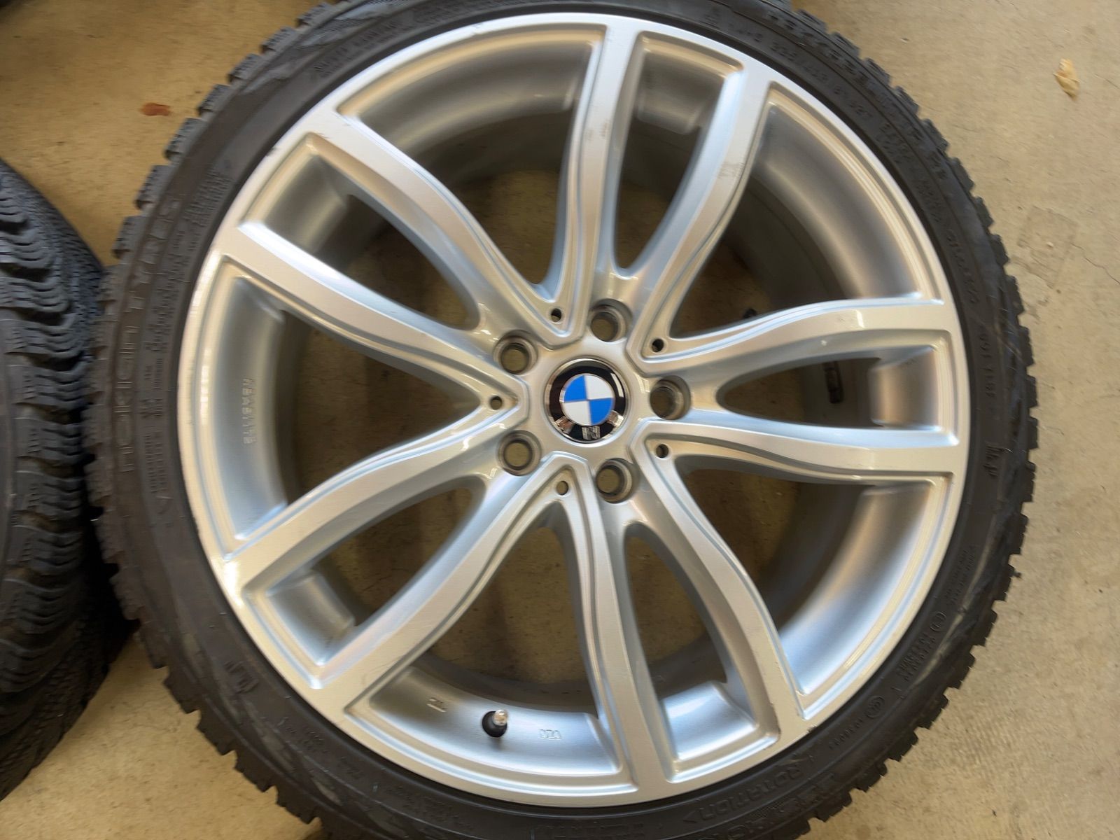 BMW F 40 44 ノキアン バリ山 冬用 18インチ 4本セット