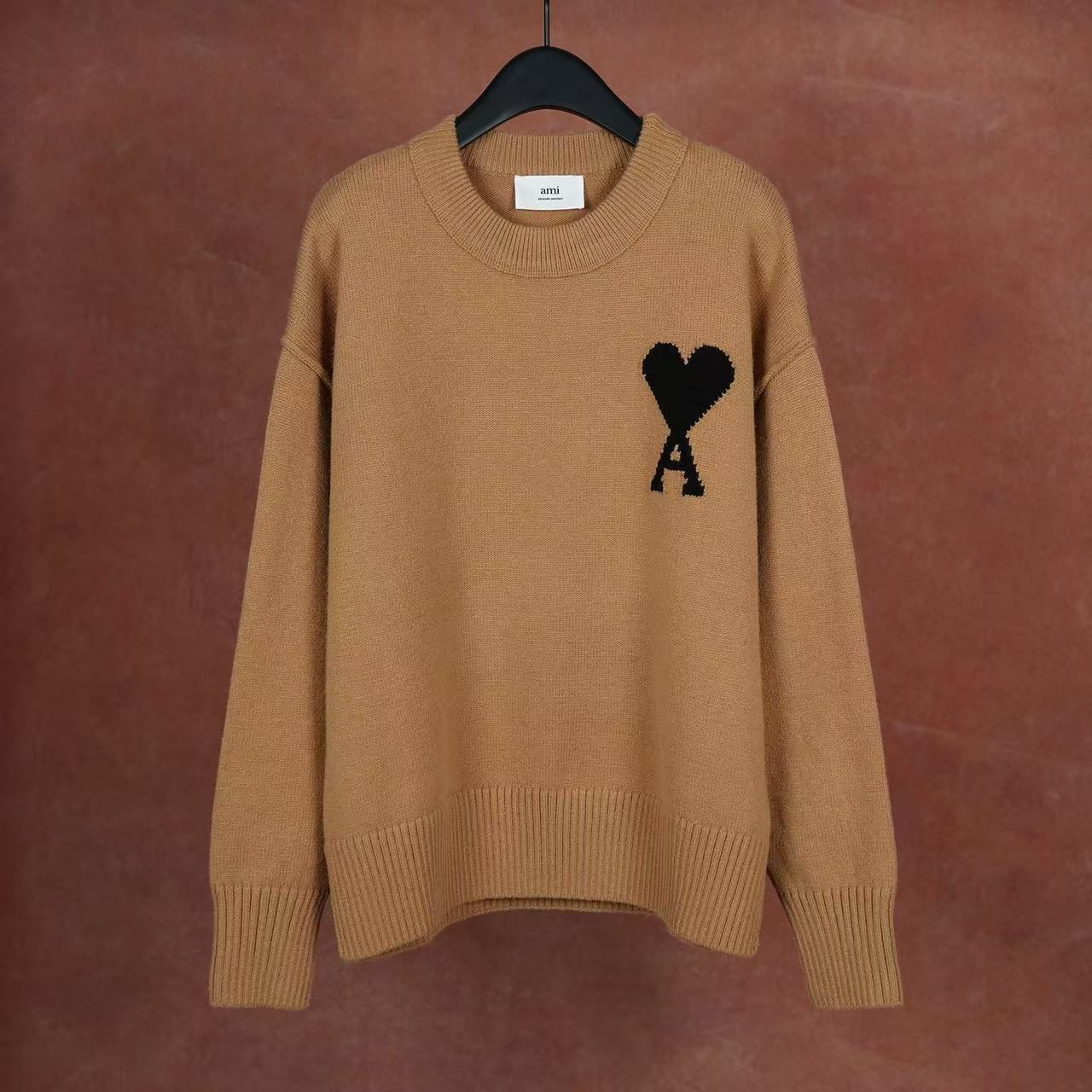AMI PARISカーキ色です ニットセーター ハート A刺繍 AMI PARIS カーキ色 ニットセーター ハート刺繍 - メルカリ