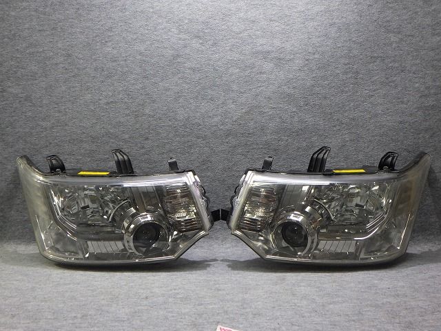 デリカD5 ヘッドライト 左右 HID CV 前期 100-87918 バラスト付