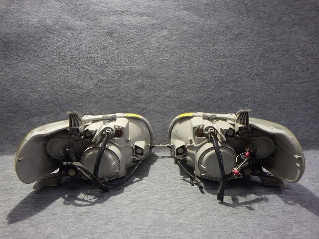 美品 ポルテ　NNP11　NHP1　前期　ヘッドライト　左右 ポルテ 前期 ヘッドライト 左右 HID NNP10/15 52-129 4 トヨタ