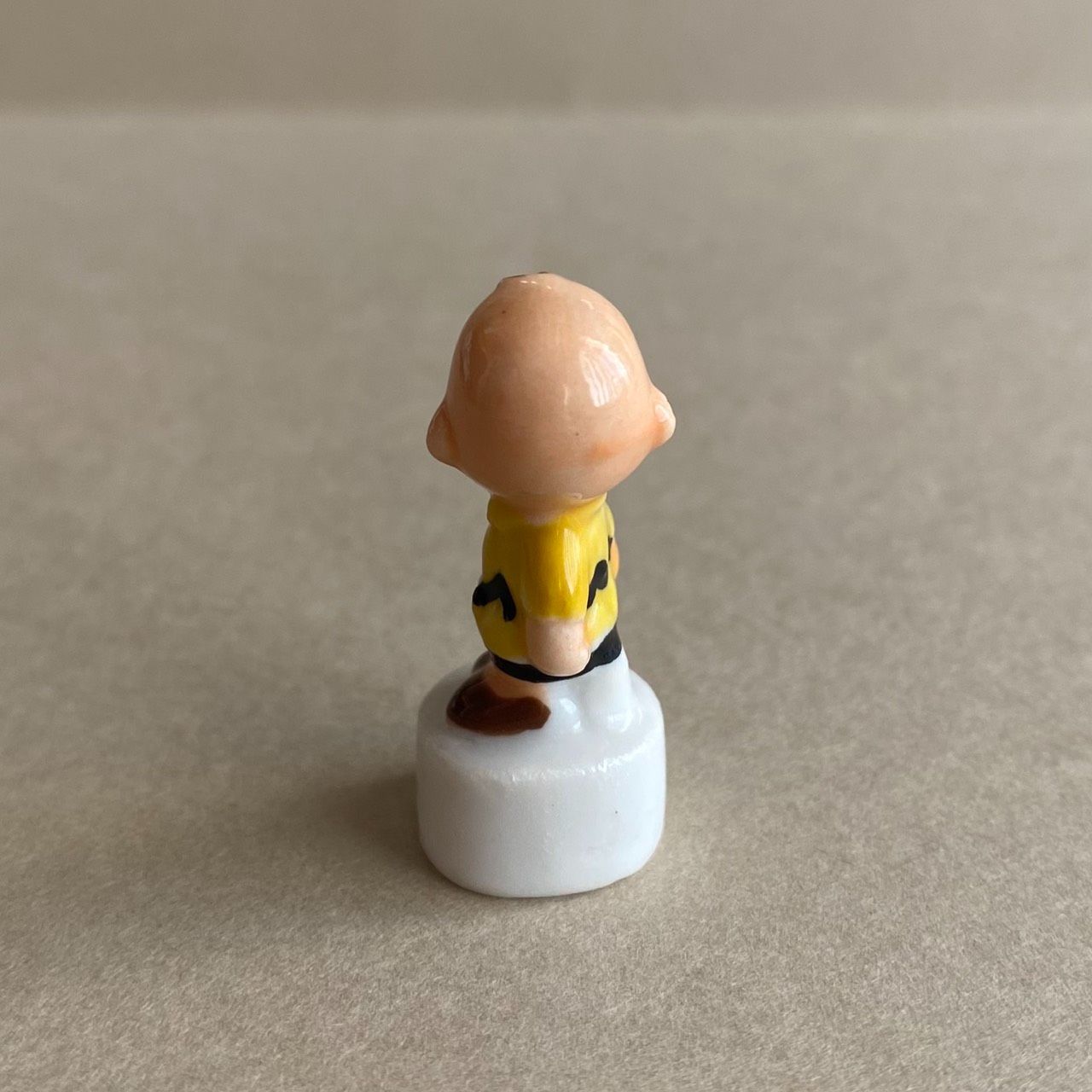 レア　新品未使用　レノックス　チャーリーブラウン　陶器　置物　オブジェ チャーリー・ブラウンのフェーブ ※欠けあり／スヌーピー／ピーナッツ