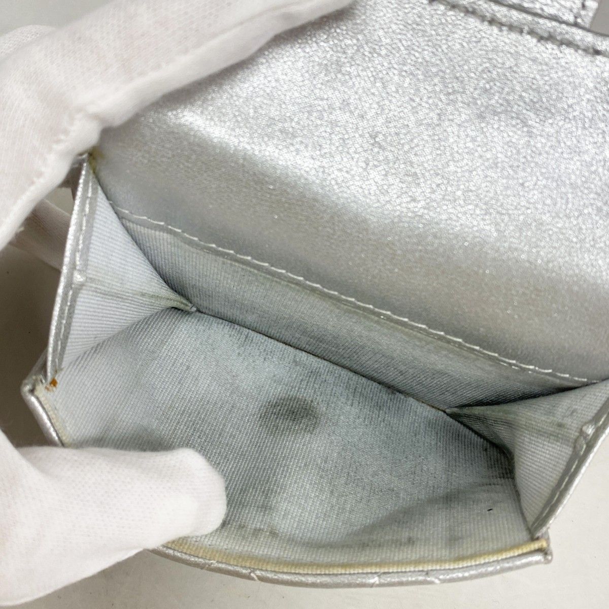 5oe5275】シャネル 三つ折り財布 マトラッセ ラムスキン シルバー