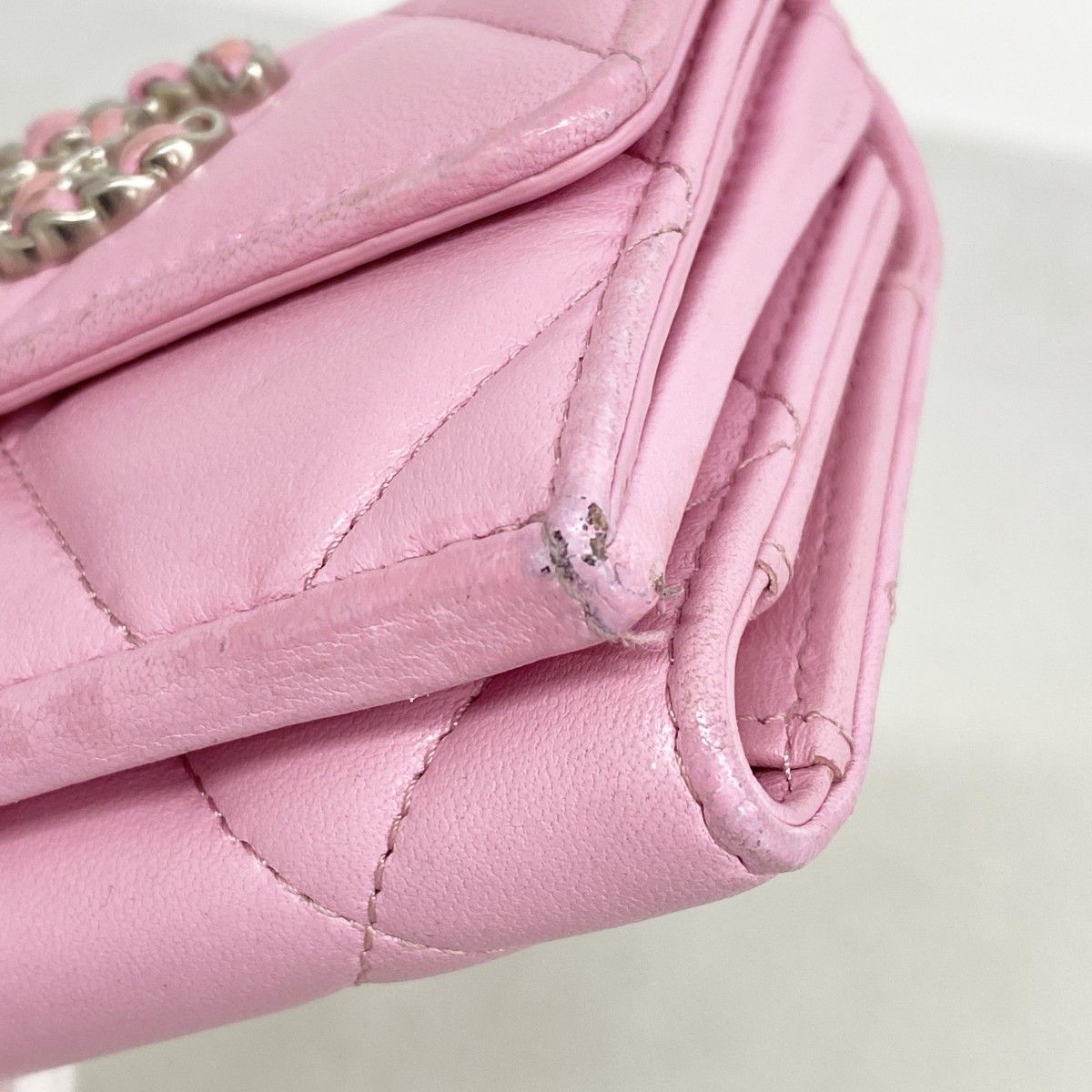 5oe5666-h】シャネル 三つ折り財布 シャネル19 ラムスキン ピンク