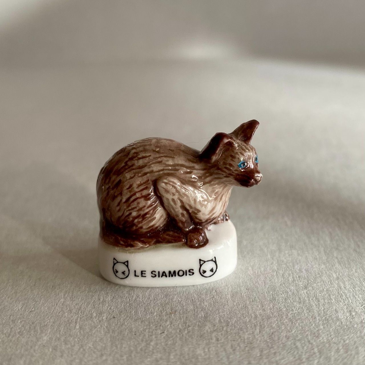 シャム猫のフェーブ／動物／フランス雑貨／陶器ミニチュア／ブロカント