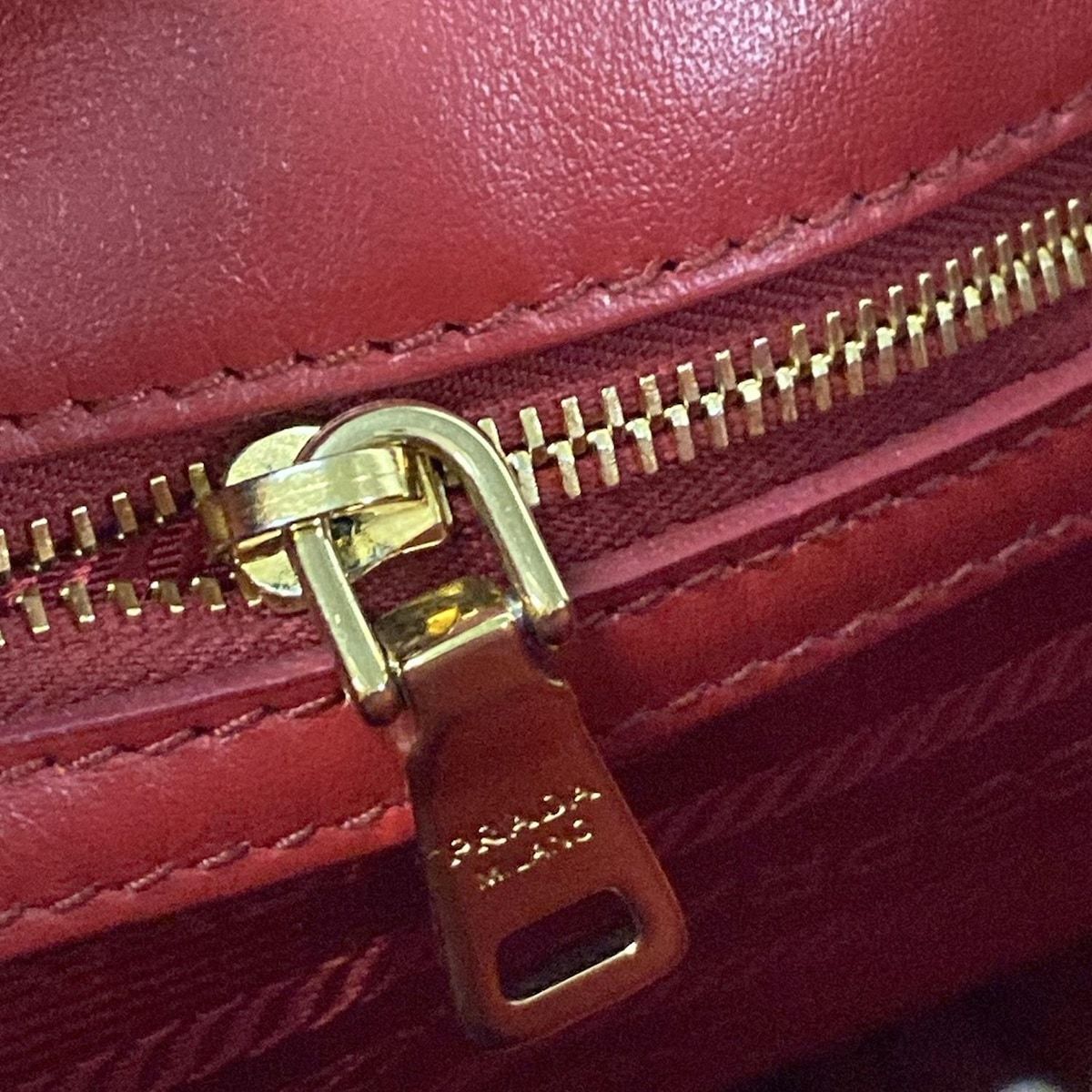 PRADA(プラダ) ショルダーバッグ ダイアグラム レッド チェーン