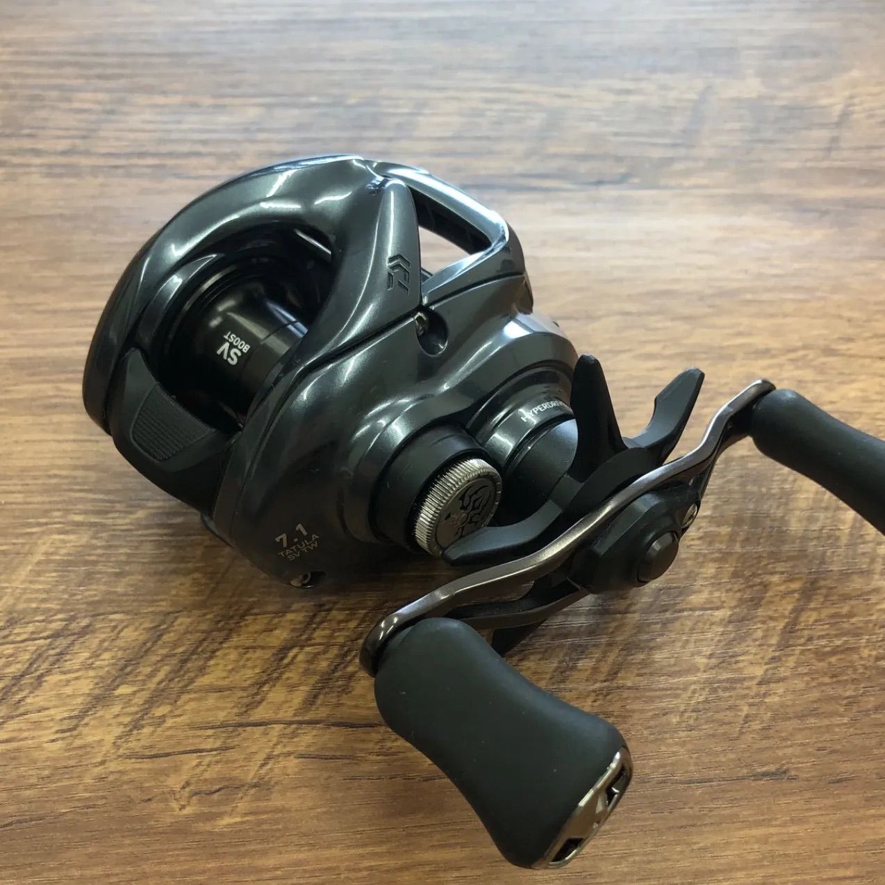 ダイワ 25 タトゥーラ SV TW 7.1 100 H ベイトリール TATULA No.2877