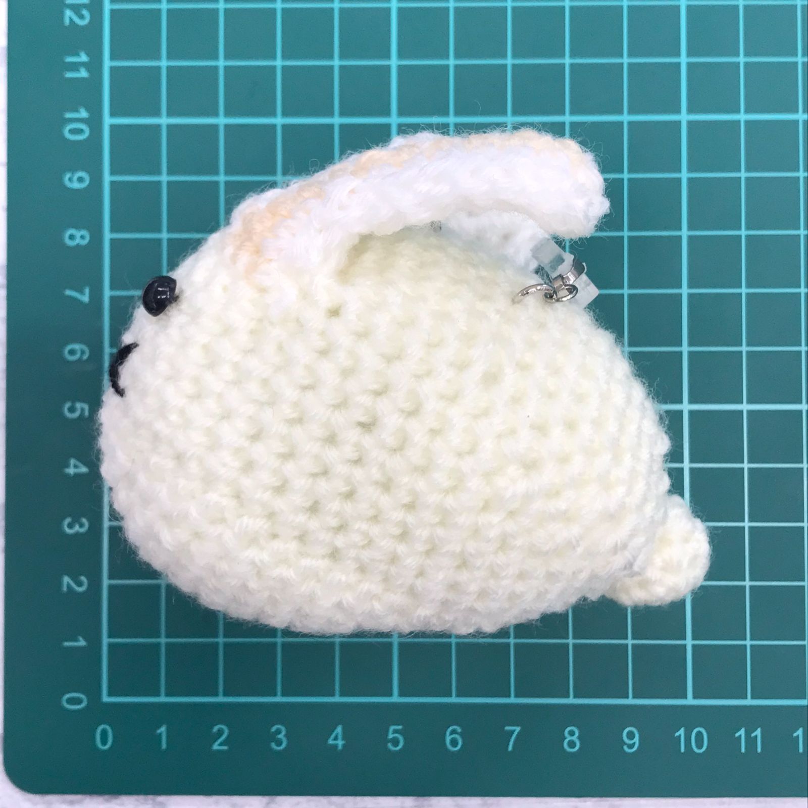 福祉施設制作】癸（みずのと）作 あみぐるみ 「四季うさぎ 冬