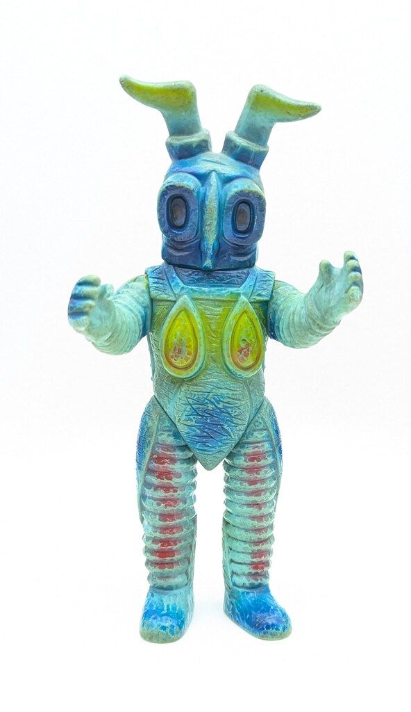 ブルマァク ゼットン 水色成型に青と黄と赤 230 mm