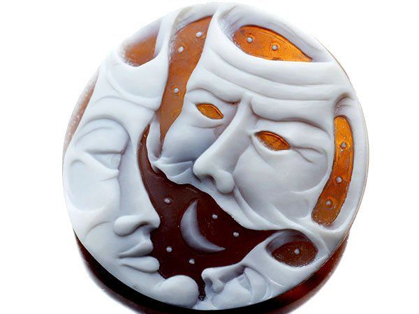 ジュエリー極】ディルーカ社 作家刻印有り 夜と顔の彫刻 シェルカメオ