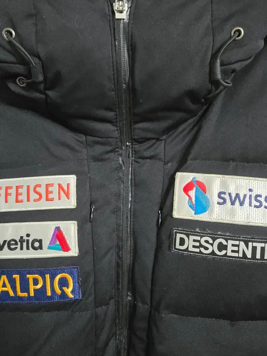 100) デサント スイススキーチーム グース ダウンジャケット - メルカリ