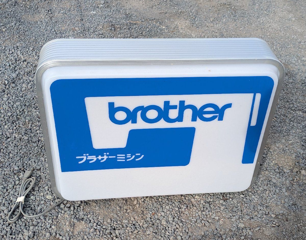 brother 蛍光灯付き看板です