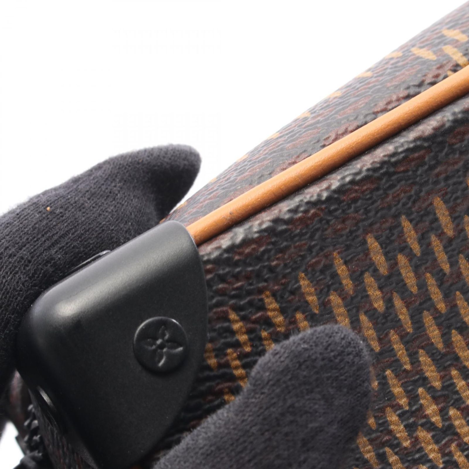 ルイ・ヴィトン LOUIS VUITTON ショルダーバッグ LOUIS VUITTON × NIGO