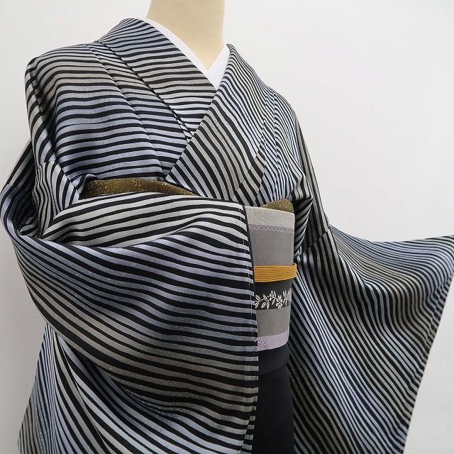 ありそうでない個性…いつもと違う自分にドキッ ”仕付け糸付