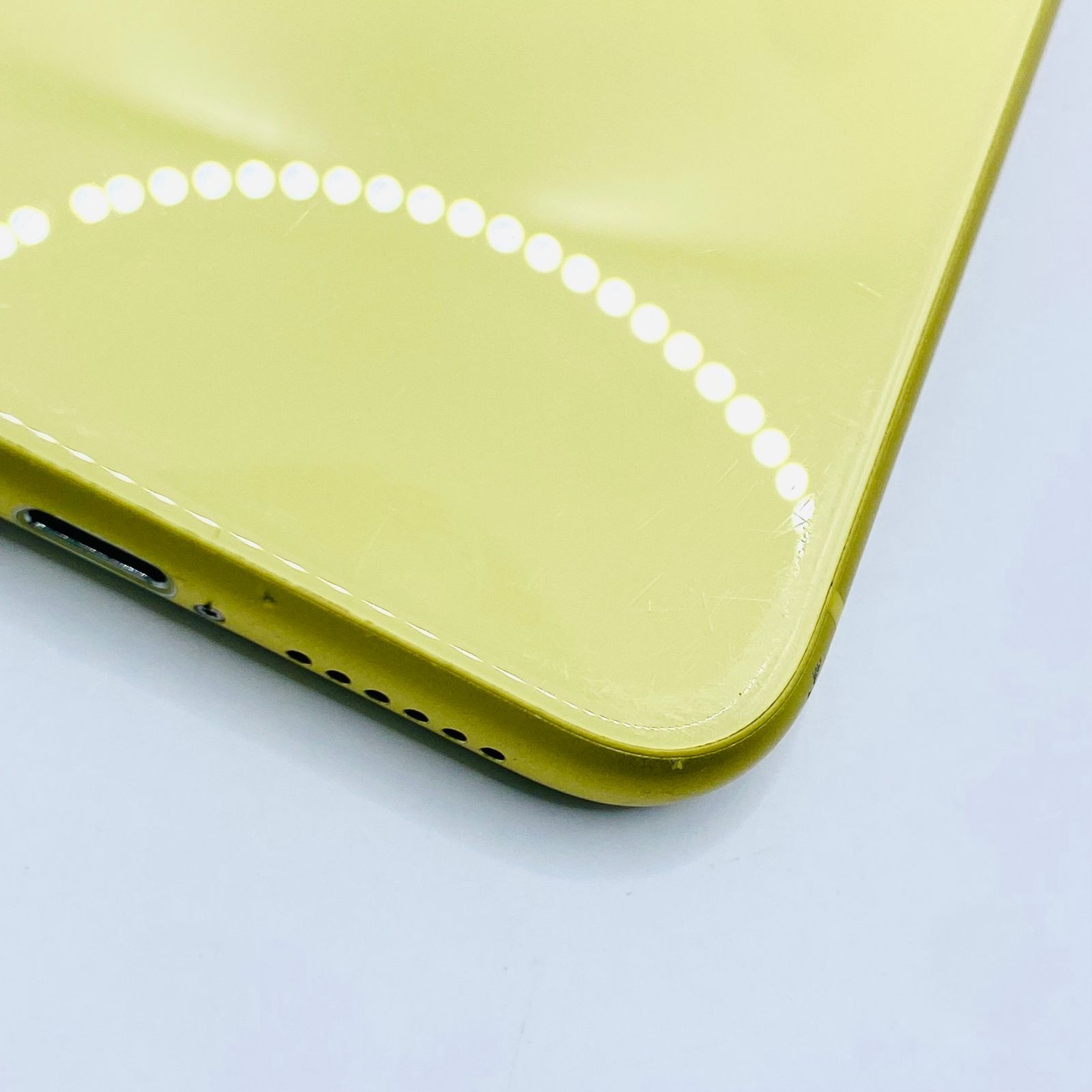 Apple iPhone 11 128 GB イエロー MWM 42 J A SIMフリー Pixel 6 スマホストラップ