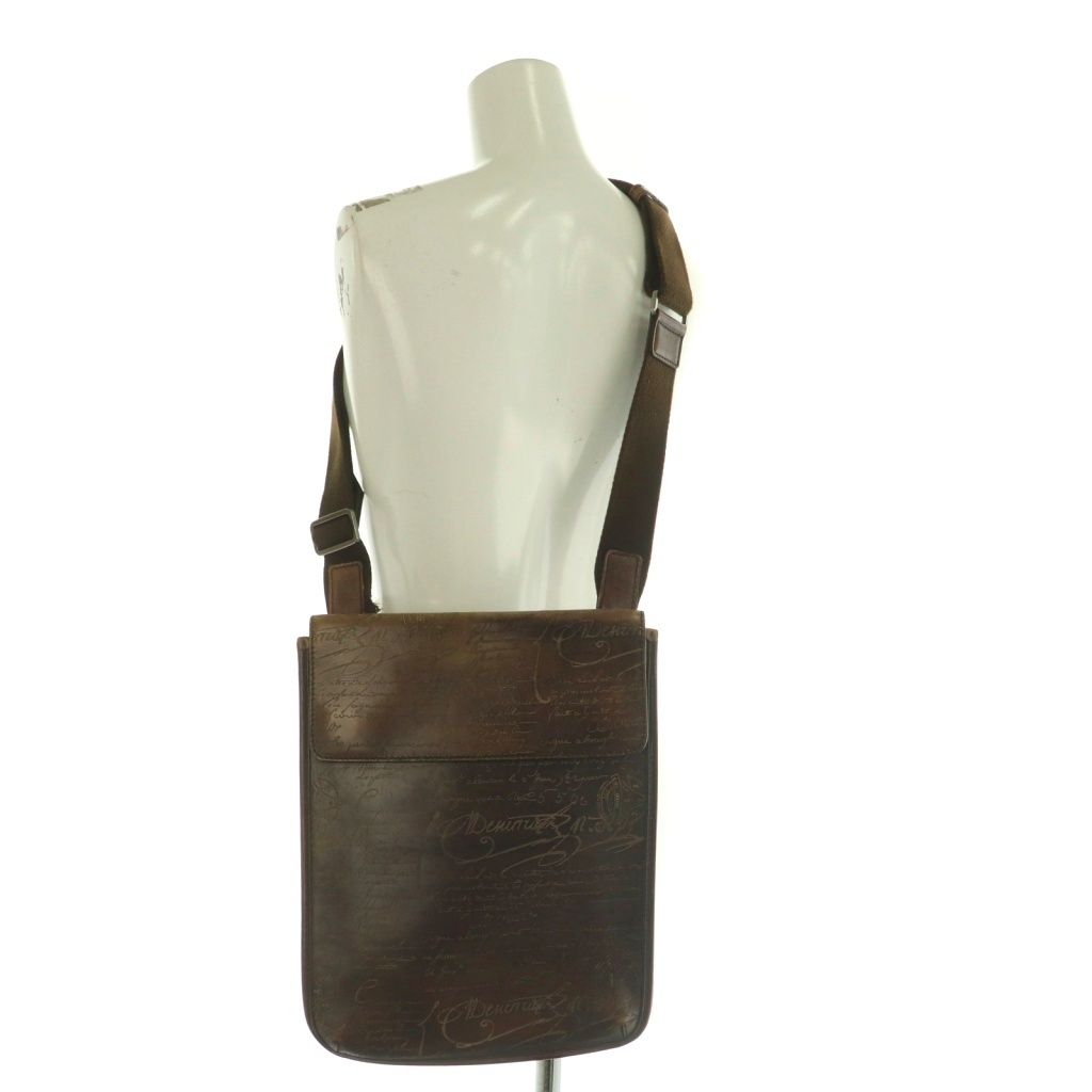 フラットショルダーバッグ