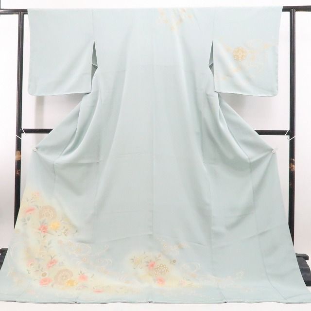 ❁tomihisa❁新品 金駒刺繍 着物 正絹 仕付け糸付”清らかに咲く花々に