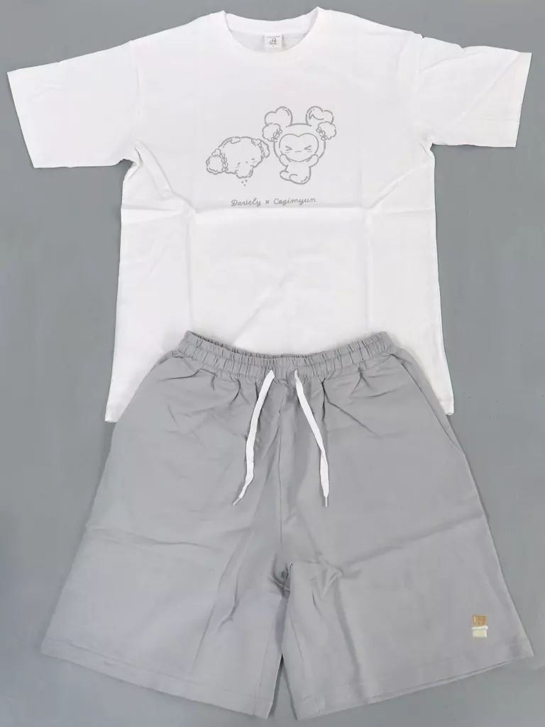 衣料雑貨 ダヒョン セットアップ DAVELY×こぎみゅん ホワイト×グレー Lサイズ TWICE LOVELYS×SANRIO CHARACTERS