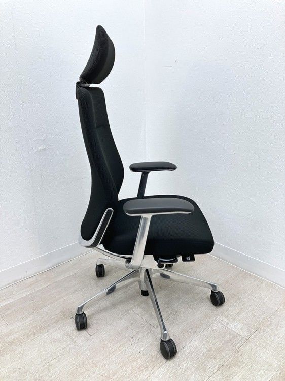 オカムラ 固定肘付コーラルチェア