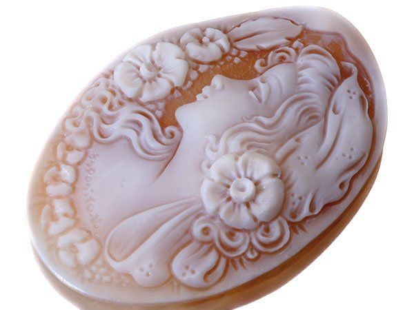 ジュエリー極】エスポジート作 美しい女性の彫刻 高級シェルカメオ