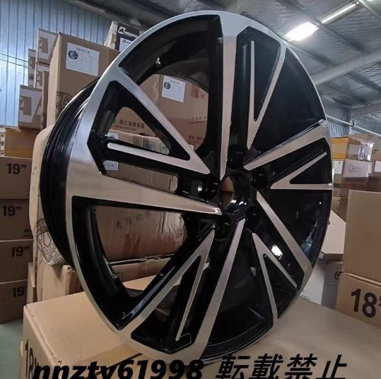 18インチ トヨタ カムリ 70系 クラウン マークX ハリアー対応 アルミホイール 4本セット