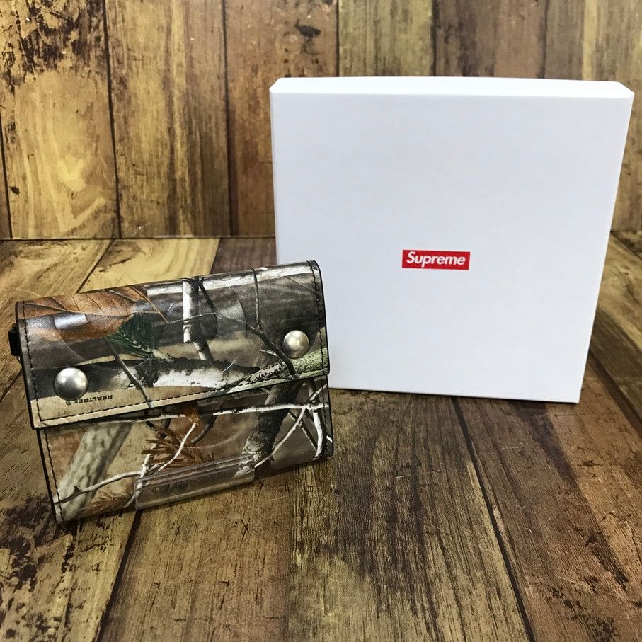 Supreme　リアルツリー柄 三つ折り財布 キーチェーン付き Supreme リアルツリー柄 三つ折り財布 キーチェーン付き Supreme
