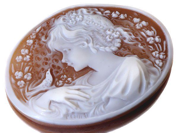 ジュエリー ラファエレ ペルニーチェ作 素敵な女性と小鳥の彫刻 シェルカメオルース 55 1ｍｍ 41 3ｍｍ w 6001 v