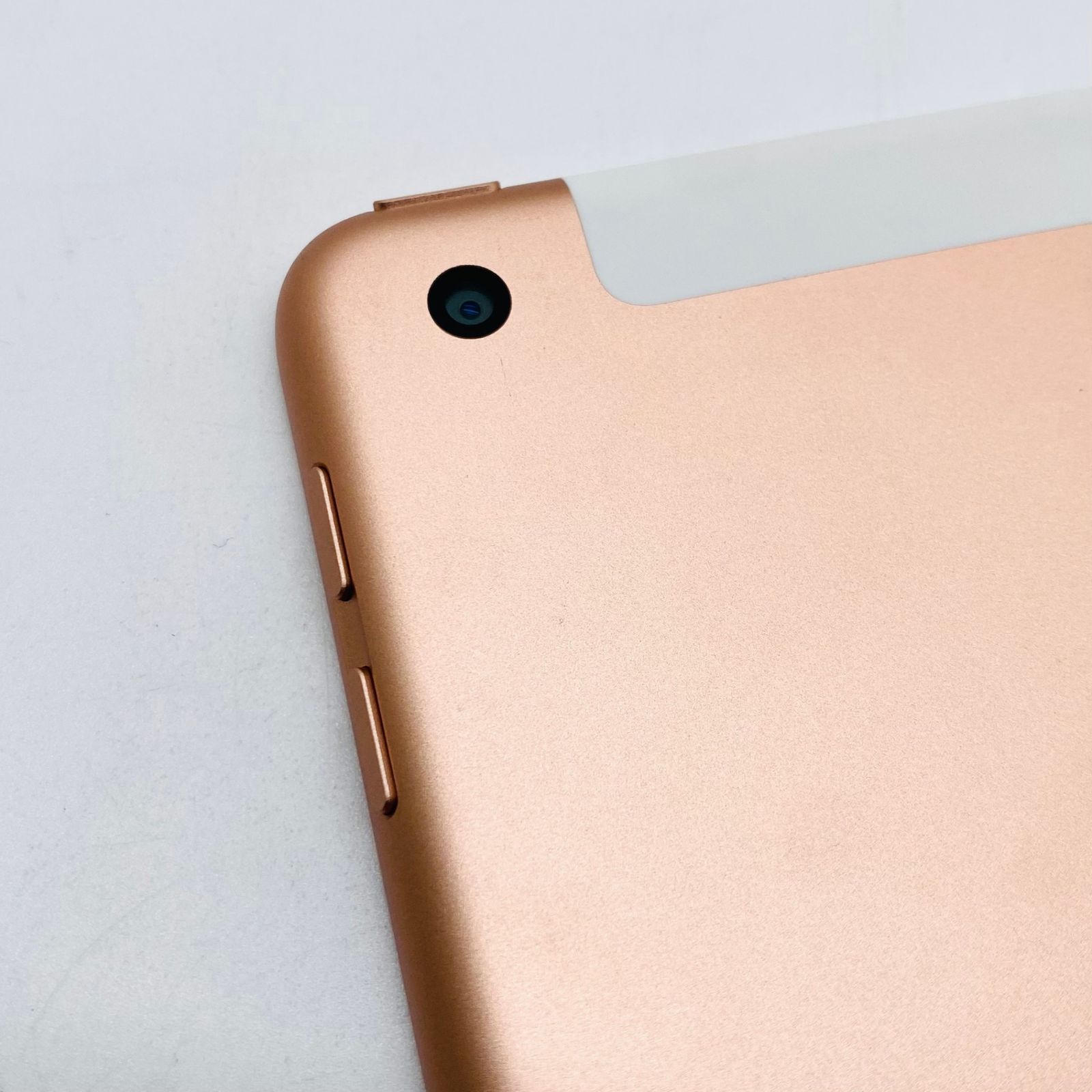 docomo iPad 第6世代 Wi-Fi+Cellularモデル 32GB MRM02J/A ゴールド