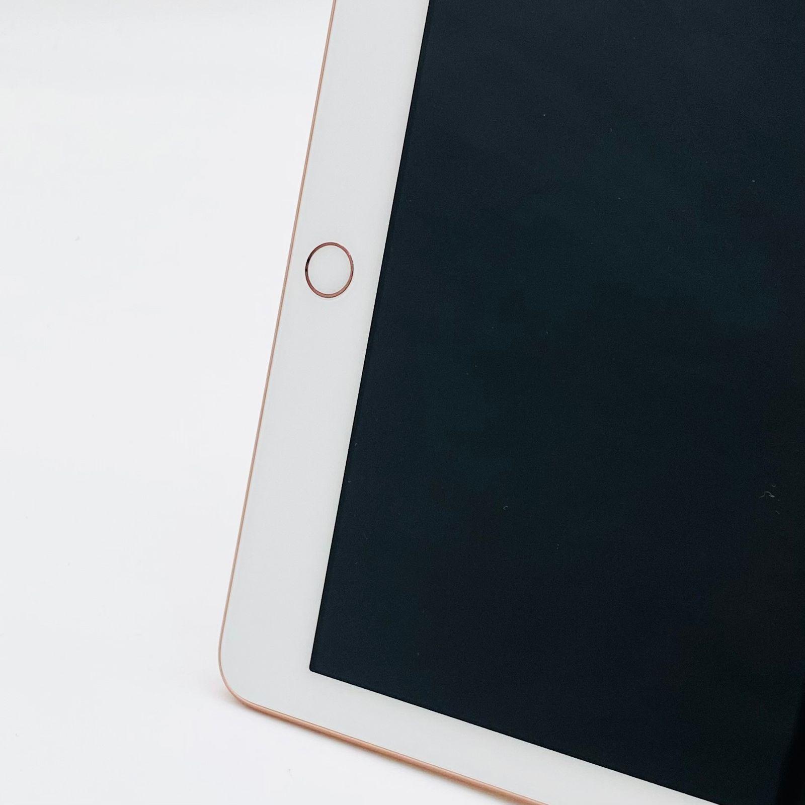 docomo iPad 第6世代 Wi-Fi+Cellularモデル 32GB MRM02J/A ゴールド