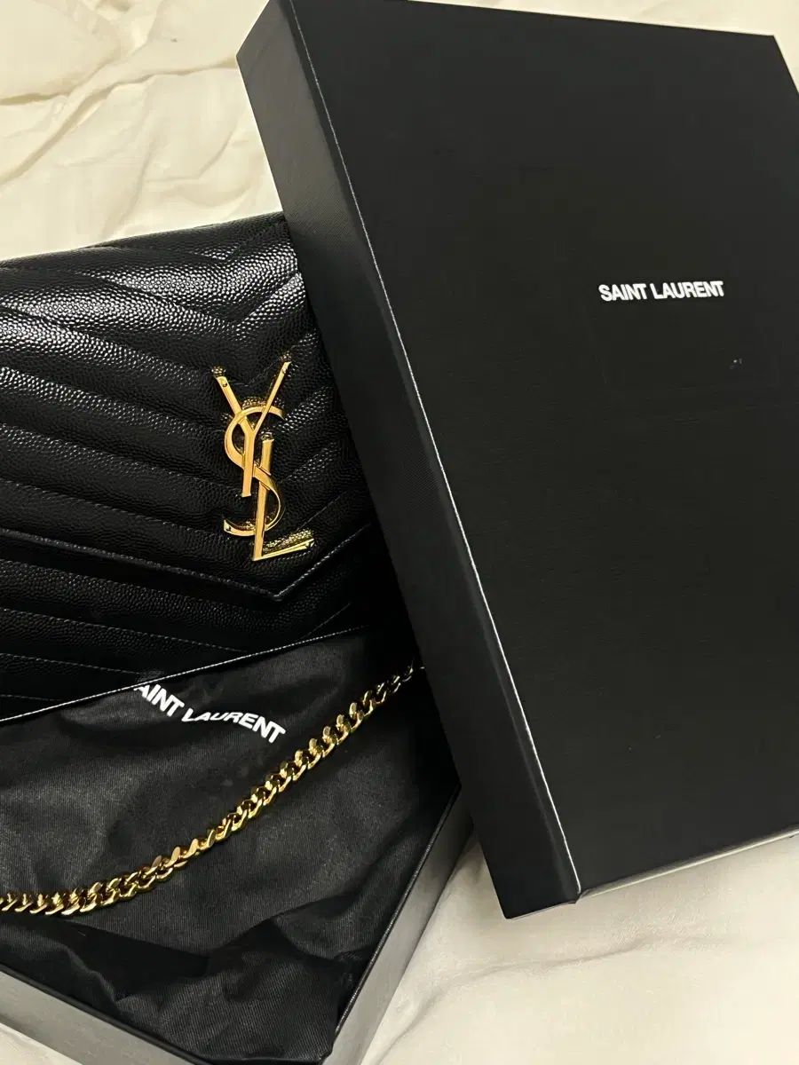 イヴ サンローラン マトラッセ チェーンバッグ